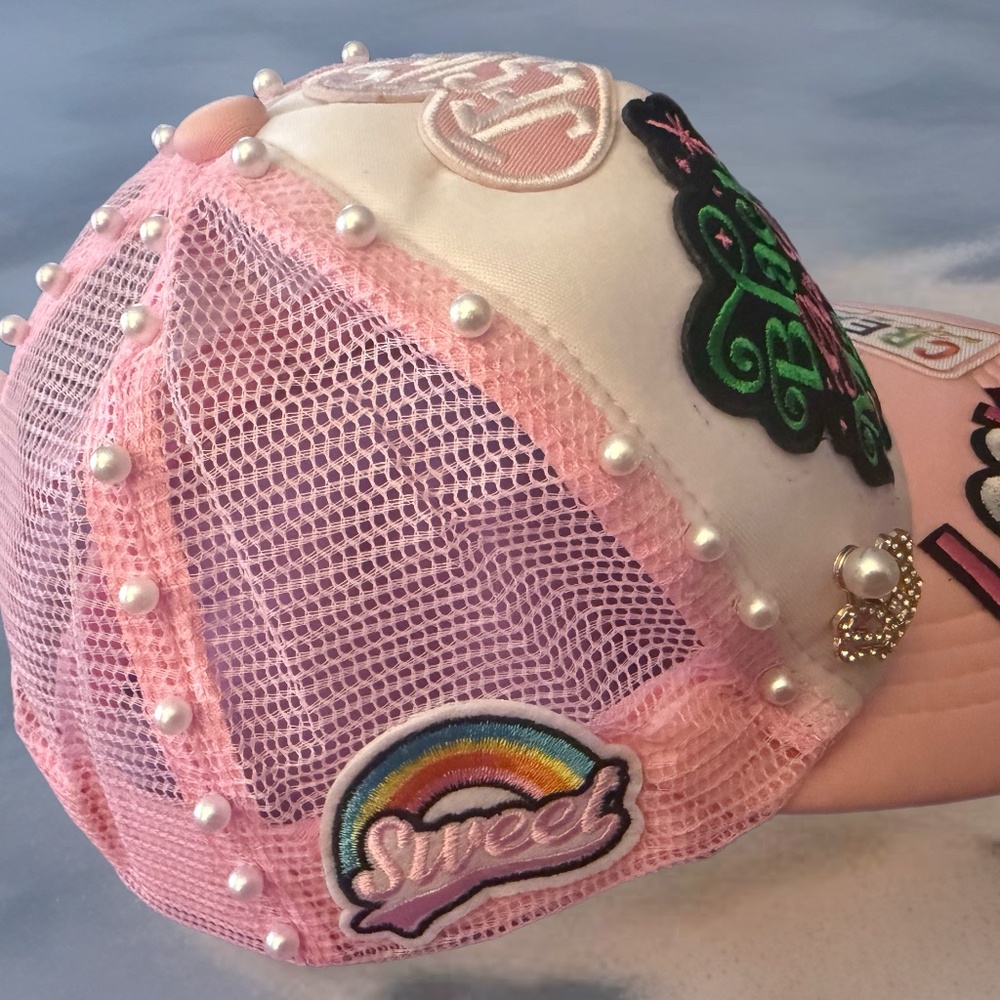 Child’s patch hat - Picture 3 of 4